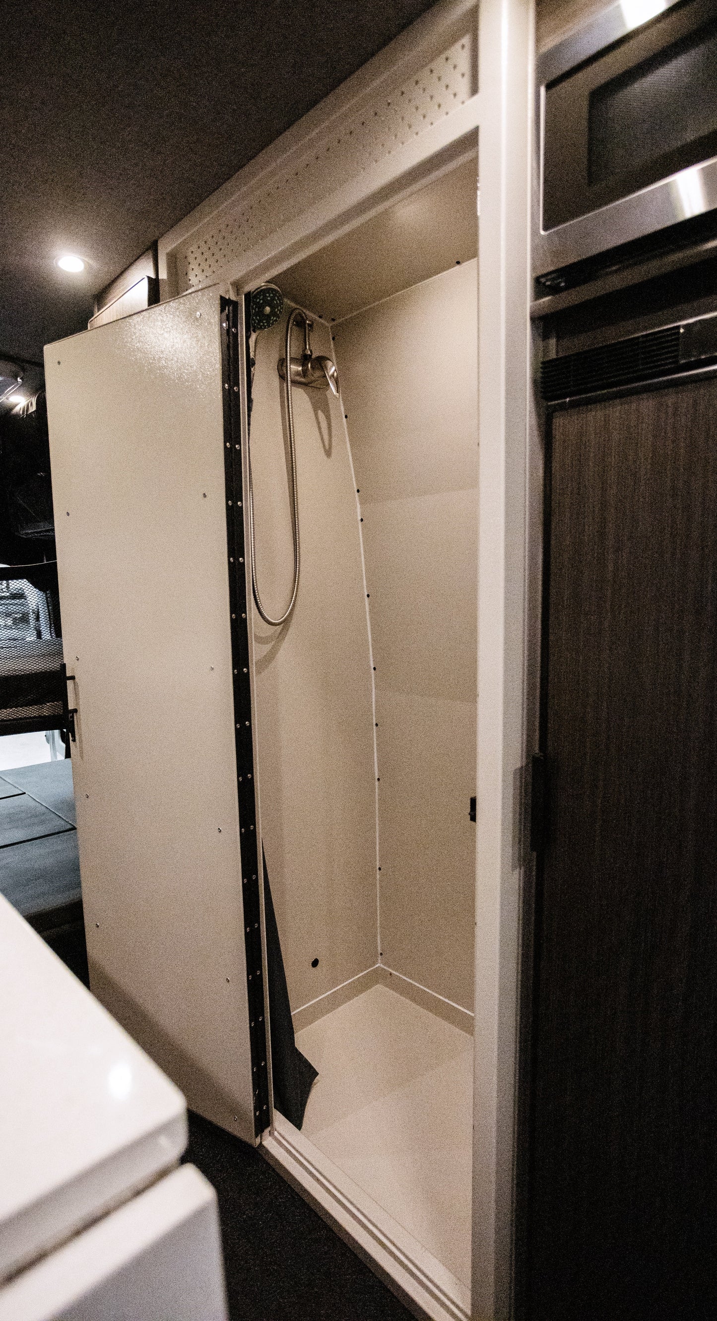 30" Shower - 4 Wheel Overland