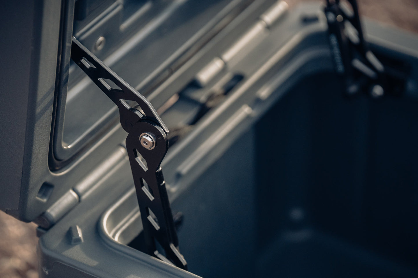 86L Rugged Case - 4 Wheel Overland