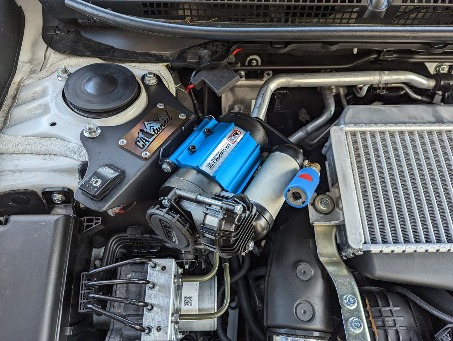 CAtuned Off-Road ARB Compact Air Compressor with Mount and Air Fitting Kit for Subaru Outback - 4 Wheel Overland